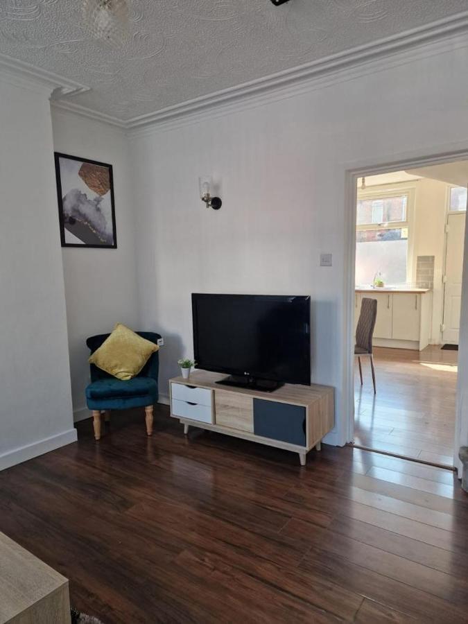 Cosy 3 Bedroom House In Beeston, Leeds, Ls11 7Jp Leeds  Luaran gambar