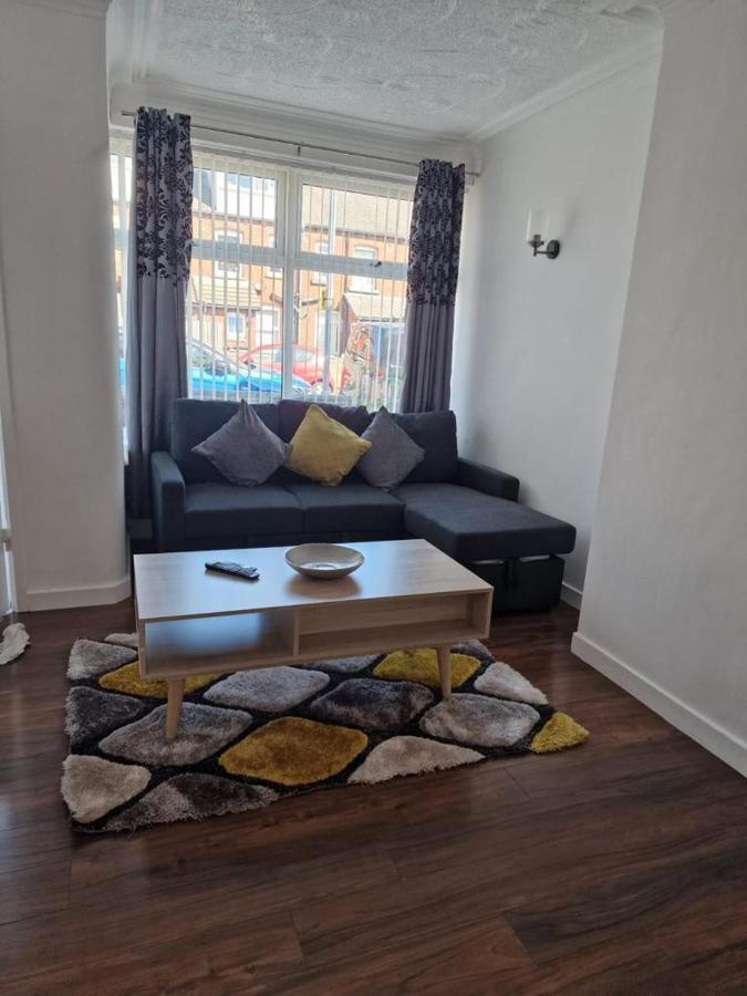 Cosy 3 Bedroom House In Beeston, Leeds, Ls11 7Jp Leeds  Luaran gambar