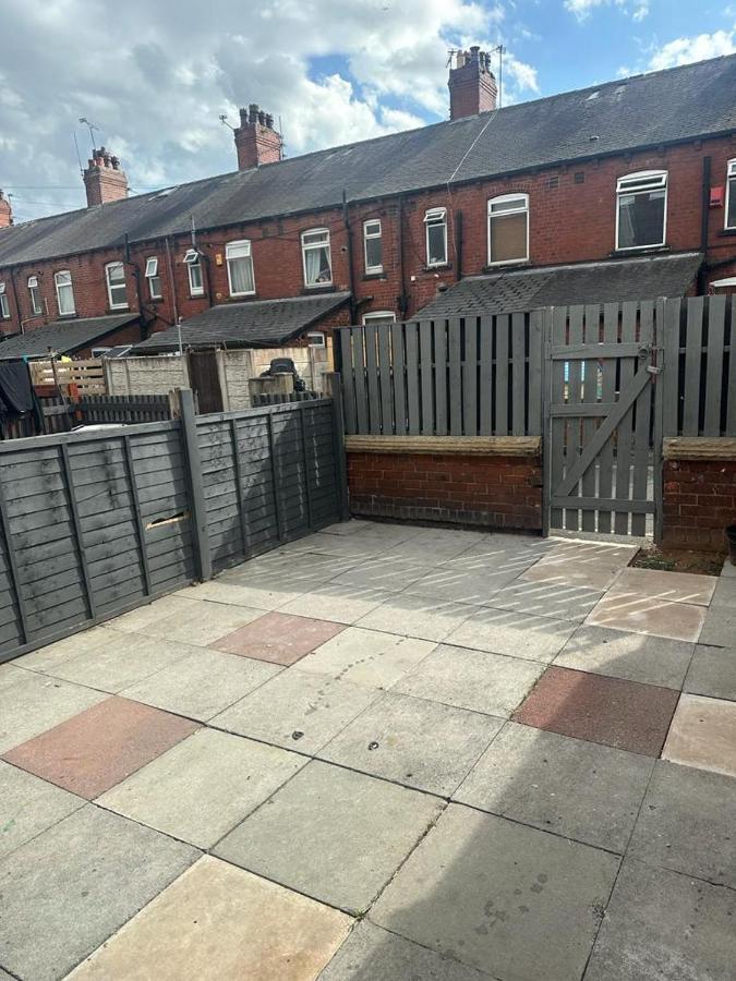 Cosy 3 Bedroom House In Beeston, Leeds, Ls11 7Jp Leeds  Luaran gambar